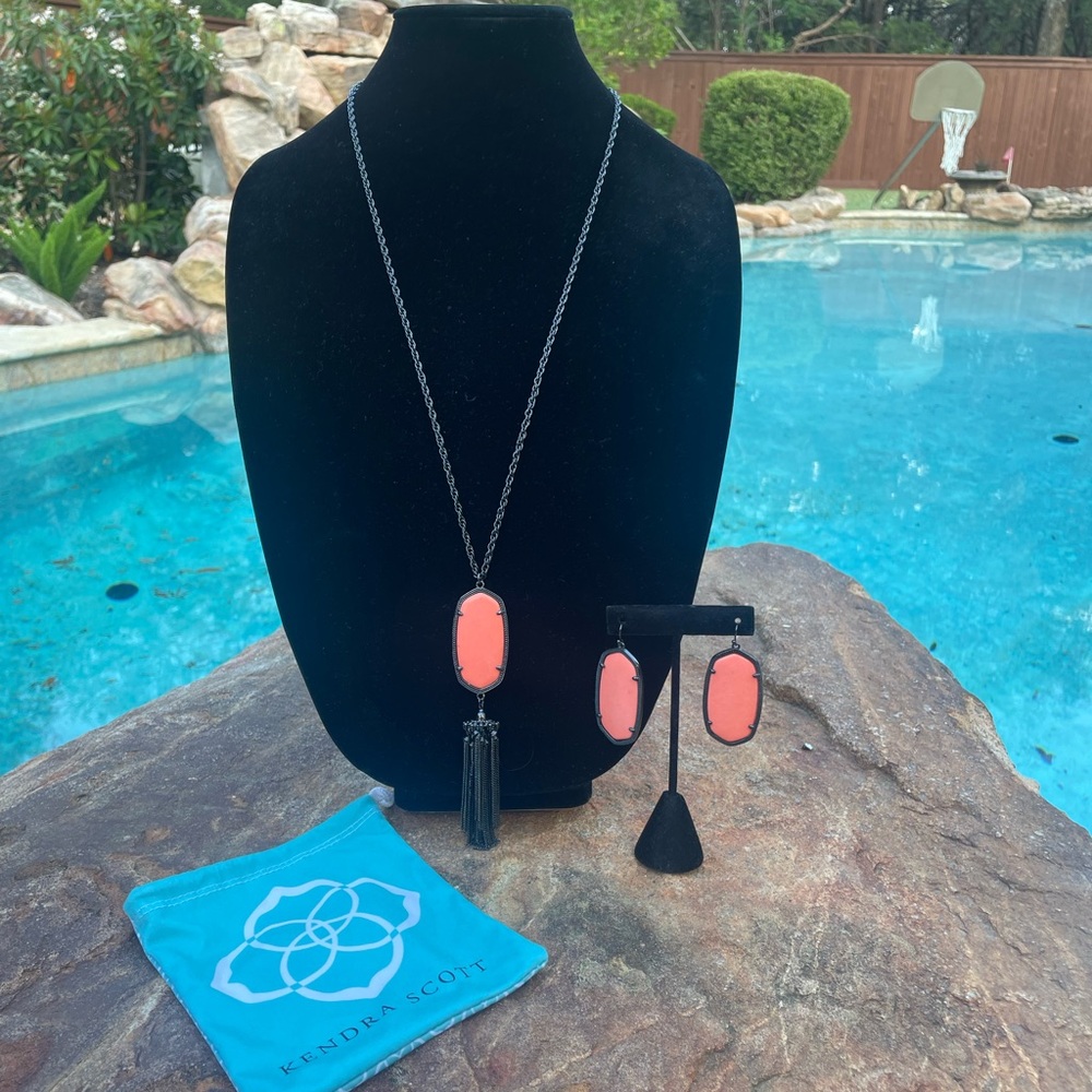 Kendra Scott Rayne-Style Pendant Necklace Matching Drop Earrings Coral/Gunmetal